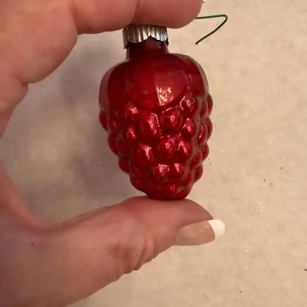 Vtg Shiny Brite Mercury Glass Christmas Ornament Red Grape Bunch Cluster
